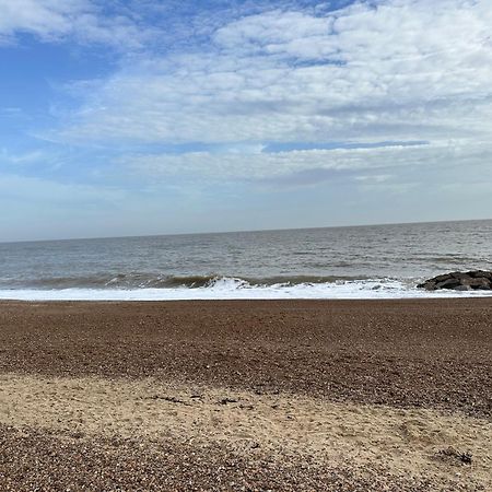 Felixstowe Chimo Caravan 8 Sleeps 5 Min To Beach Exterior foto
