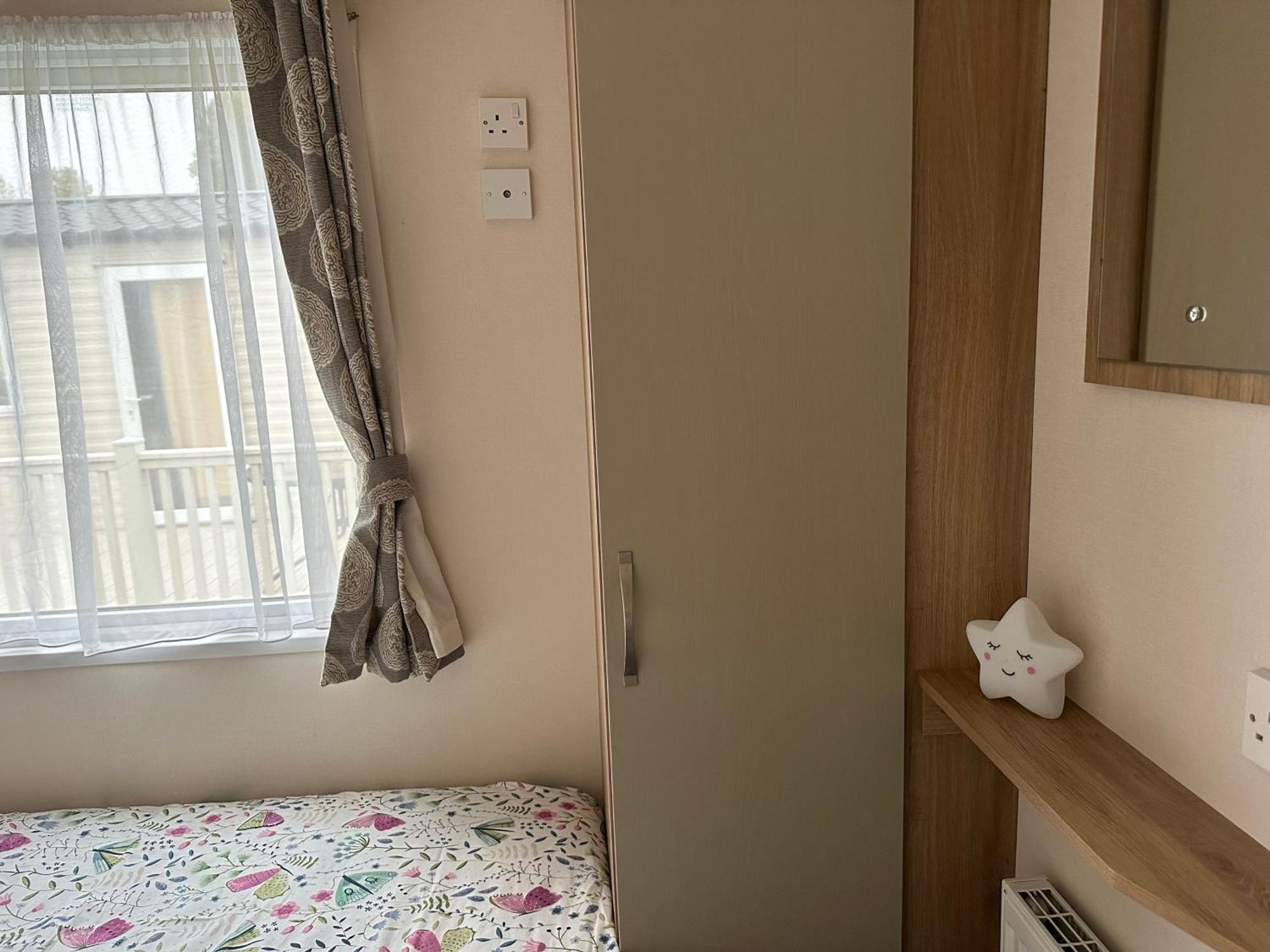 Felixstowe Chimo Caravan 8 Sleeps 5 Min To Beach Exterior foto